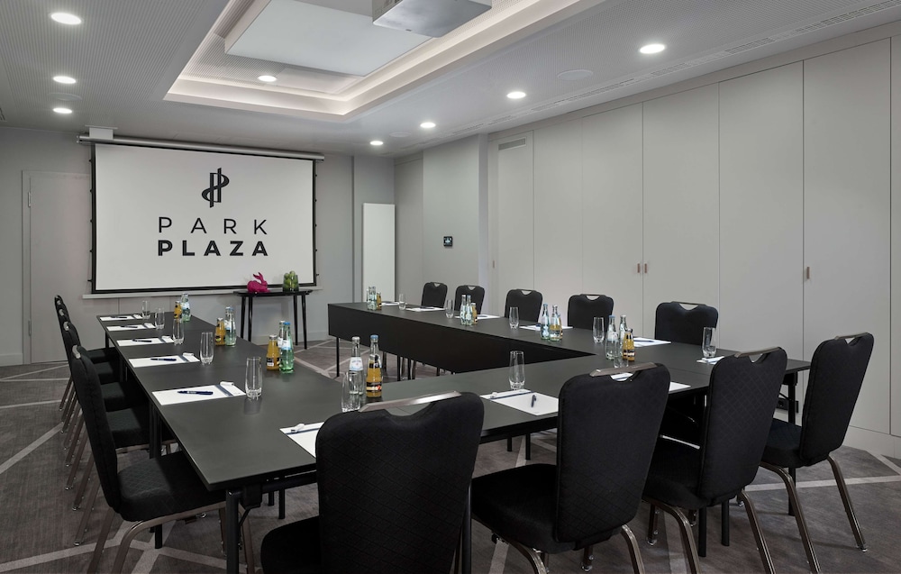PARK PLAZA NUREMBERG 62/71