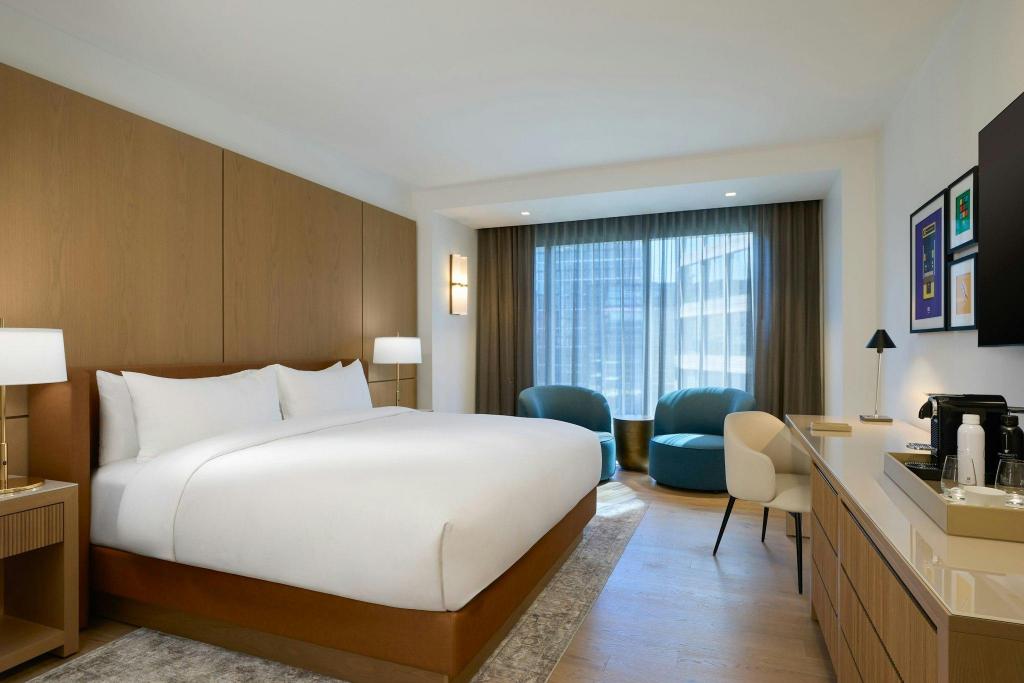Guest Room, King Bed, Executive Level