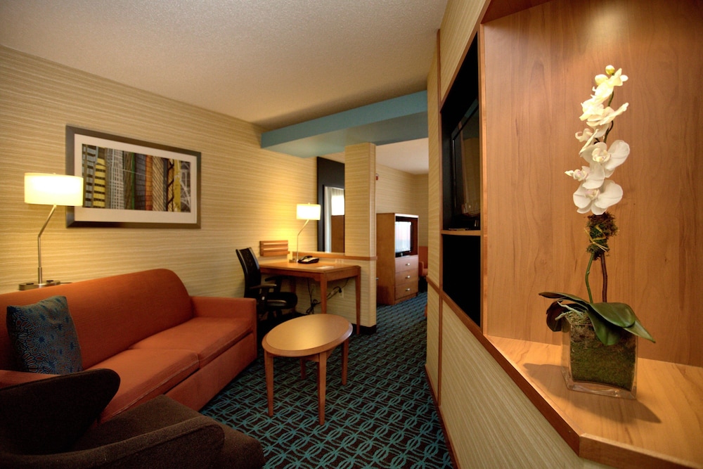 Fairfield Inn Suites By Marriott Edison South Plainfield 33/49