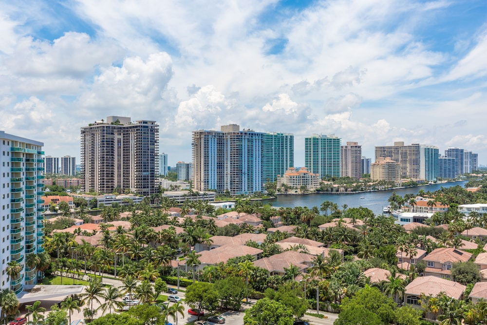 Ocean Reserve OceanView Sunny Isles Luxury Condos 44/50