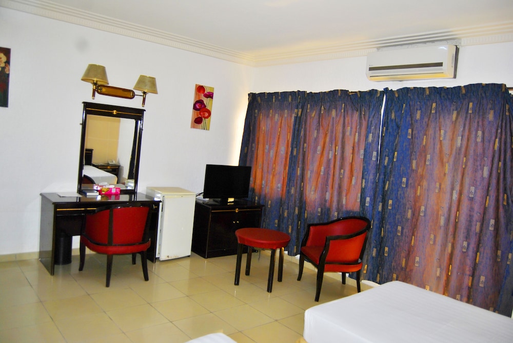 Riviera Hotel Benin 36/42
