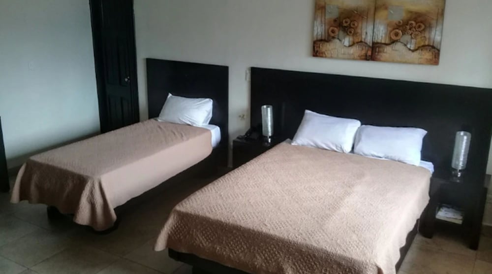 ROOM, DOUBLE BED