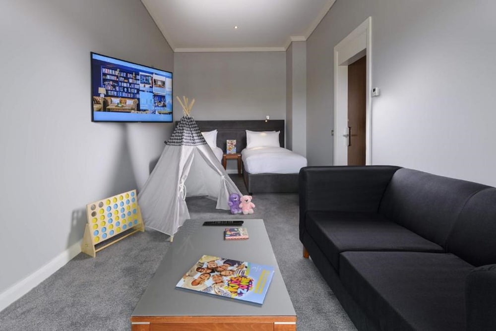 Shearwater Hotel 28/49