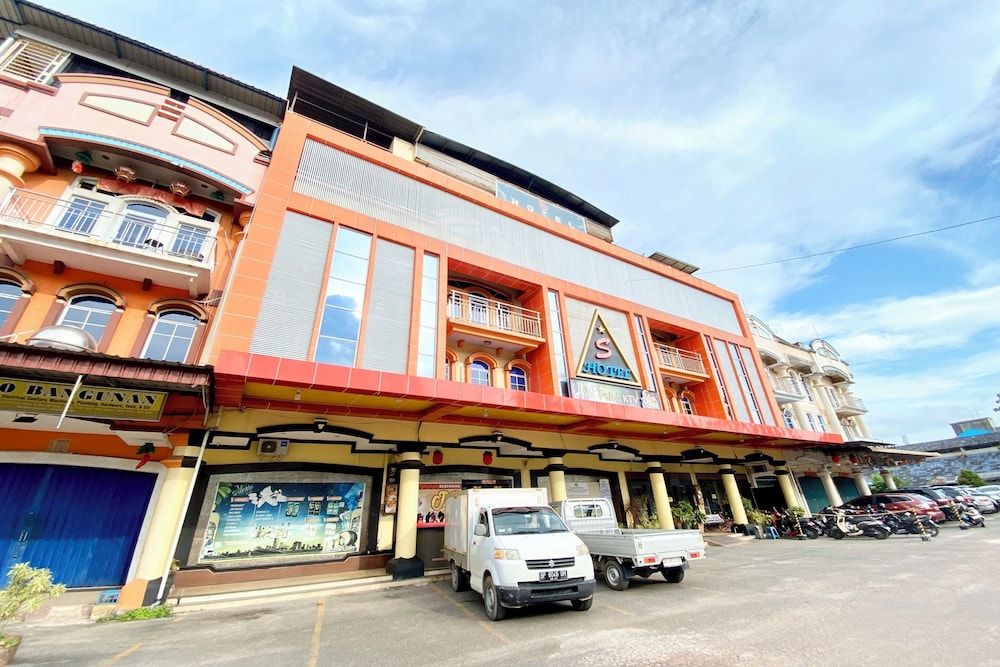 Collection O Batam near DC Mall formerly S Hotel 65/69