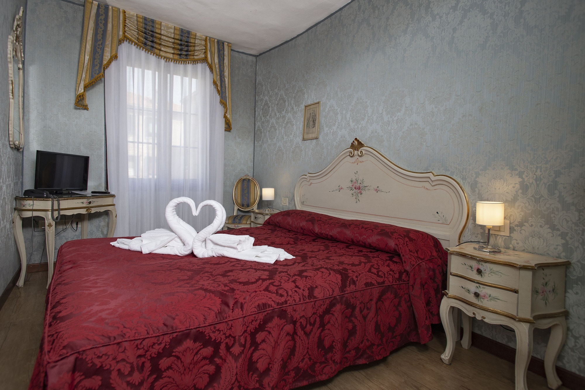 CLASSIC, DOUBLE OR TWIN BED