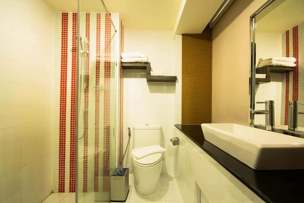 Dragon River Avenue Hotel 36/40