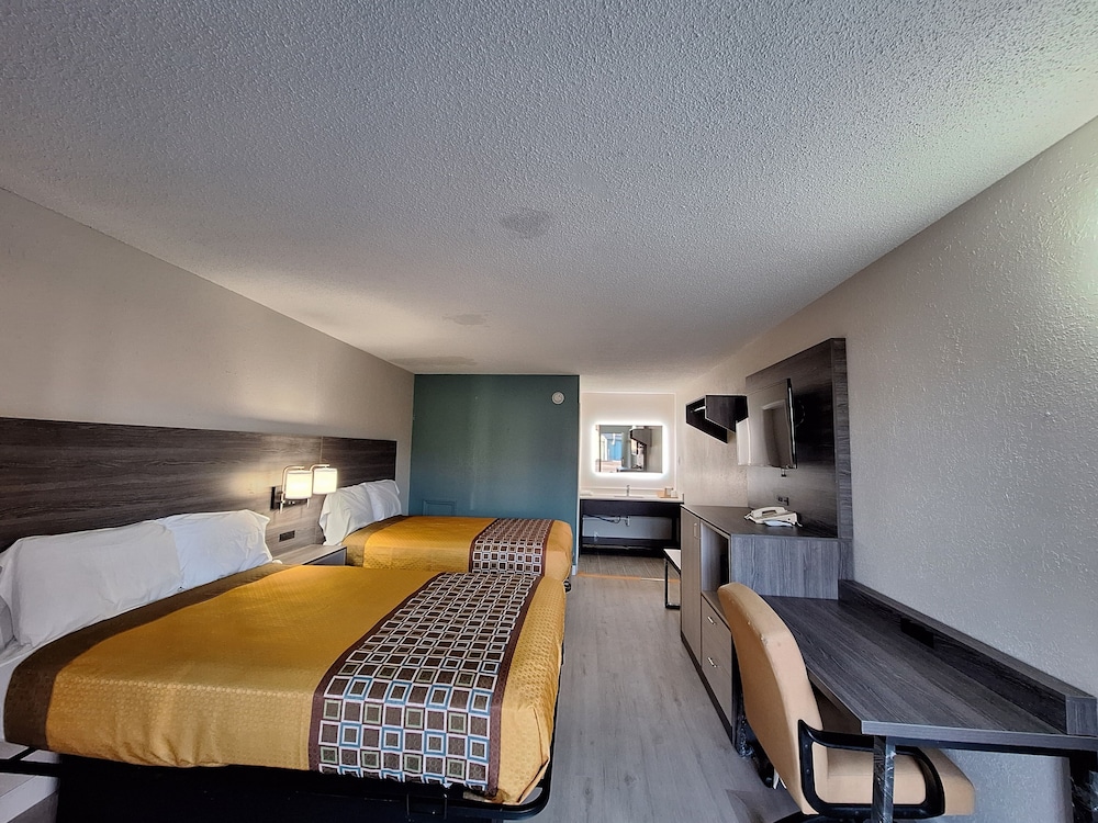 Budget Inn Roxboro 24/32