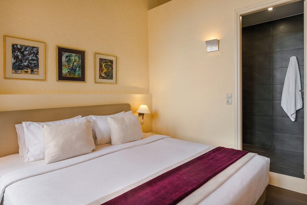 STANDARD, QUEEN BED, SEA VIEW