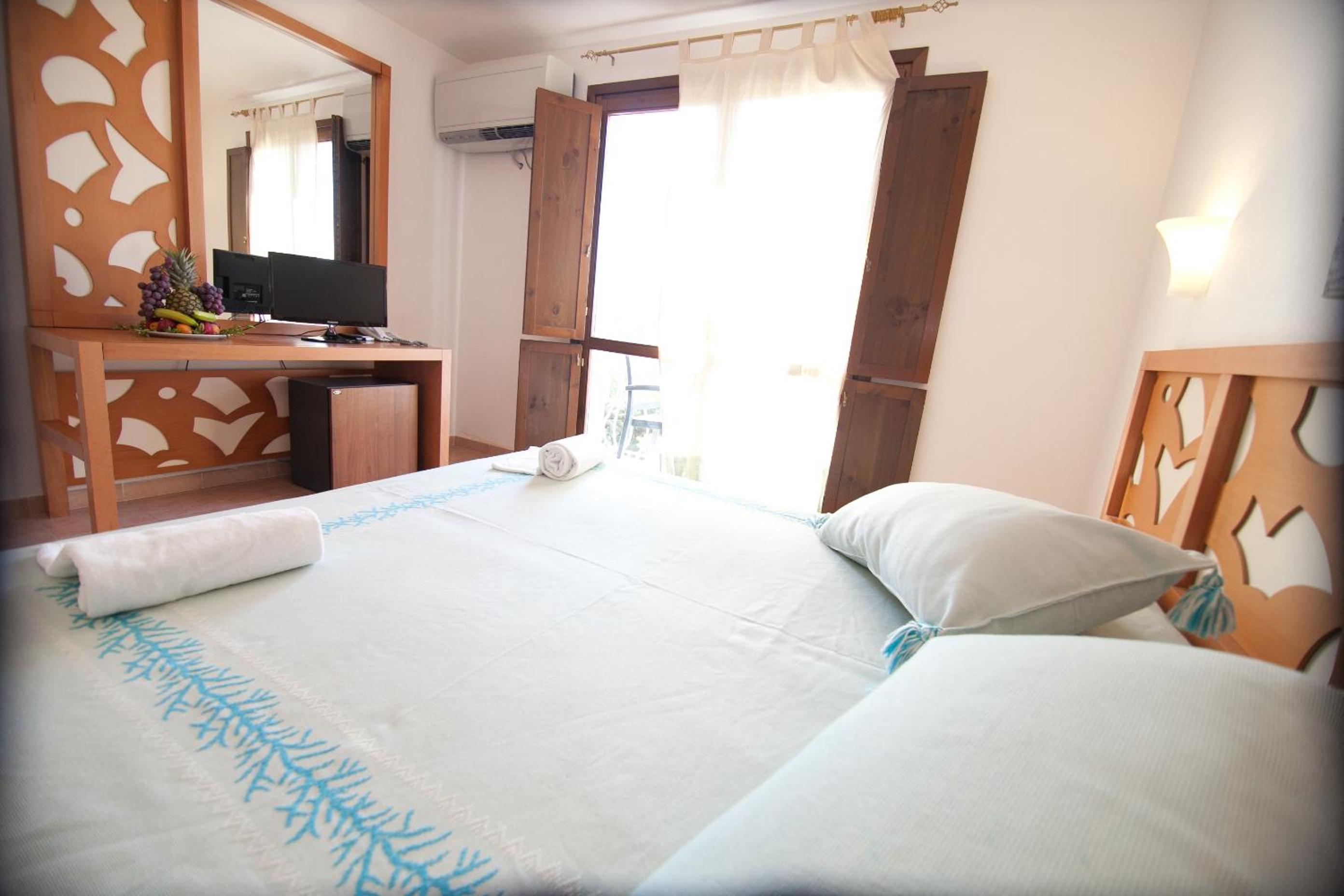 Room, Double Bed, Club Esse Gallura Beach Village 9/10
