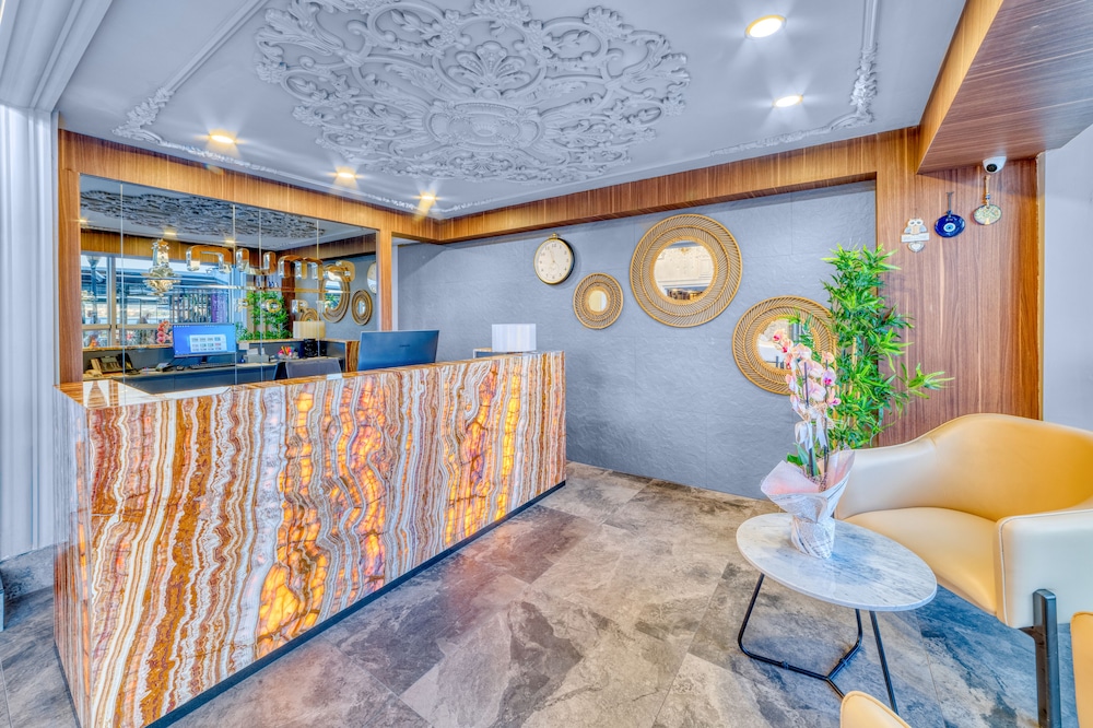 Numa Port Hotel 11/73