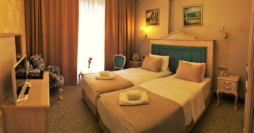 Vendome Hotel 10/46