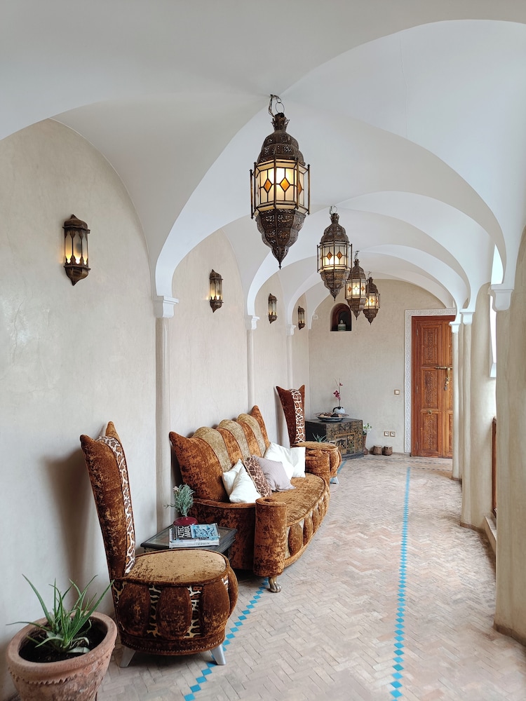 Riad Asrari 40/49