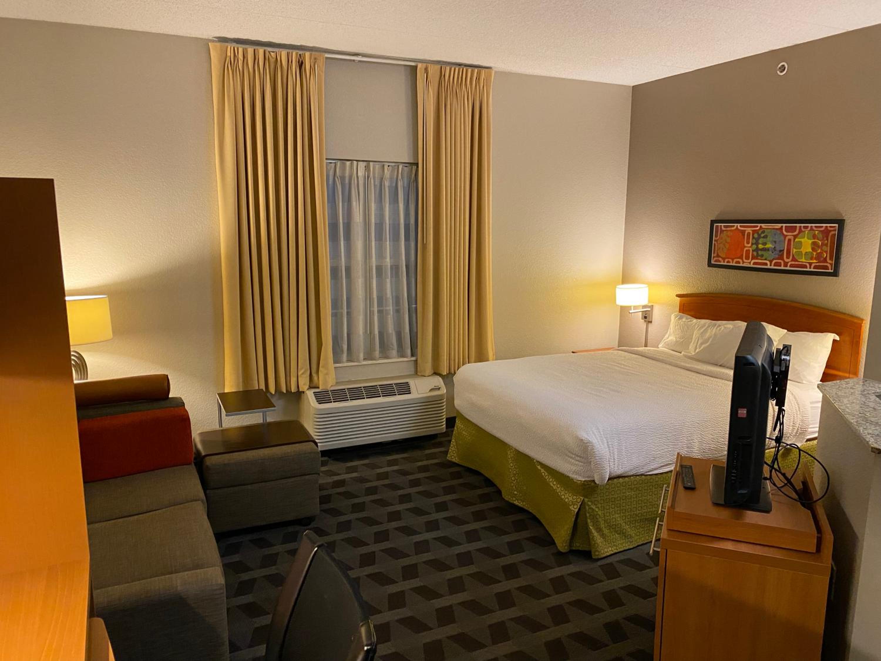 Efficiency, Suite, Queen Bed