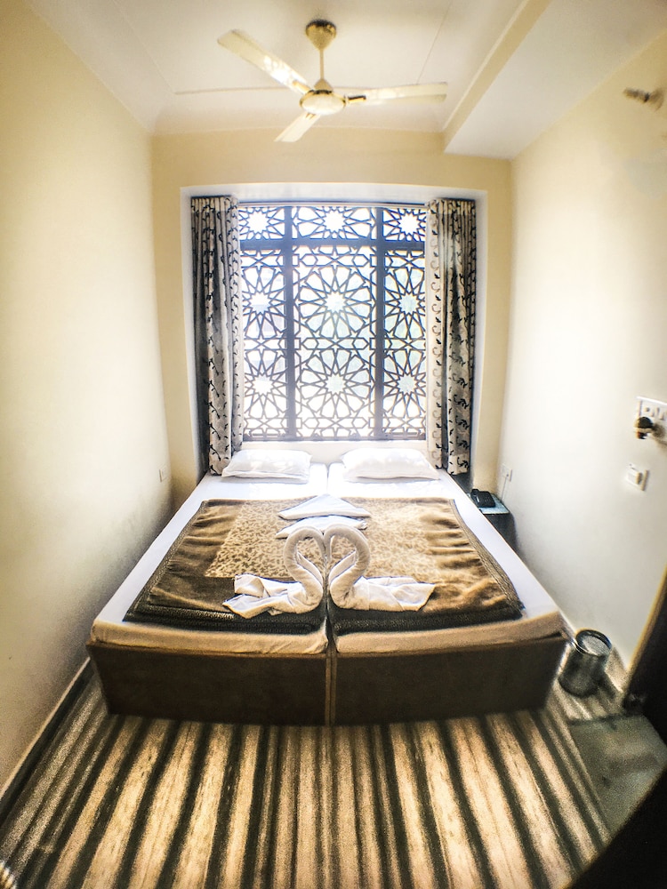 Krishna Palace 27/50