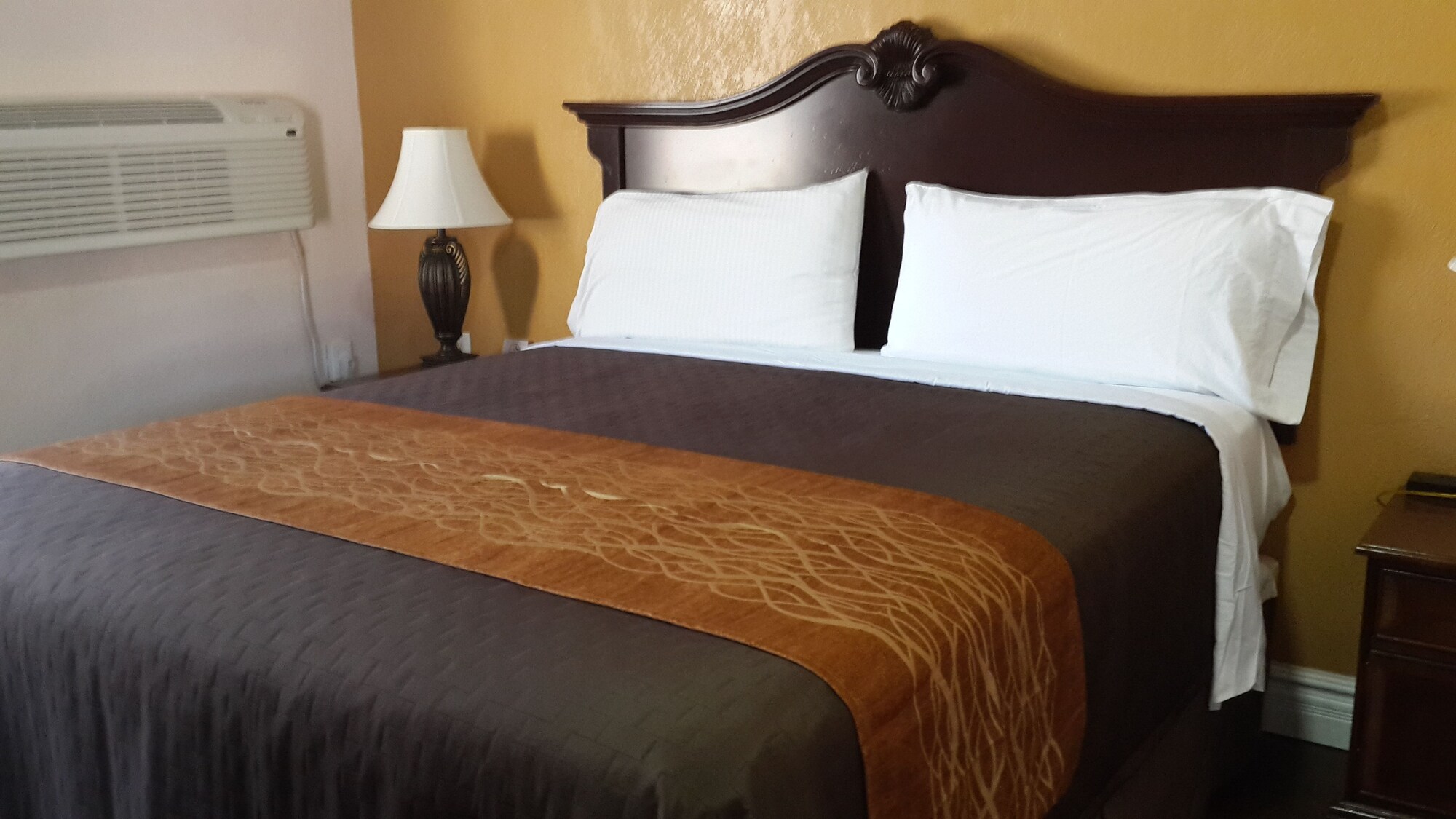 ROOM, KING BED