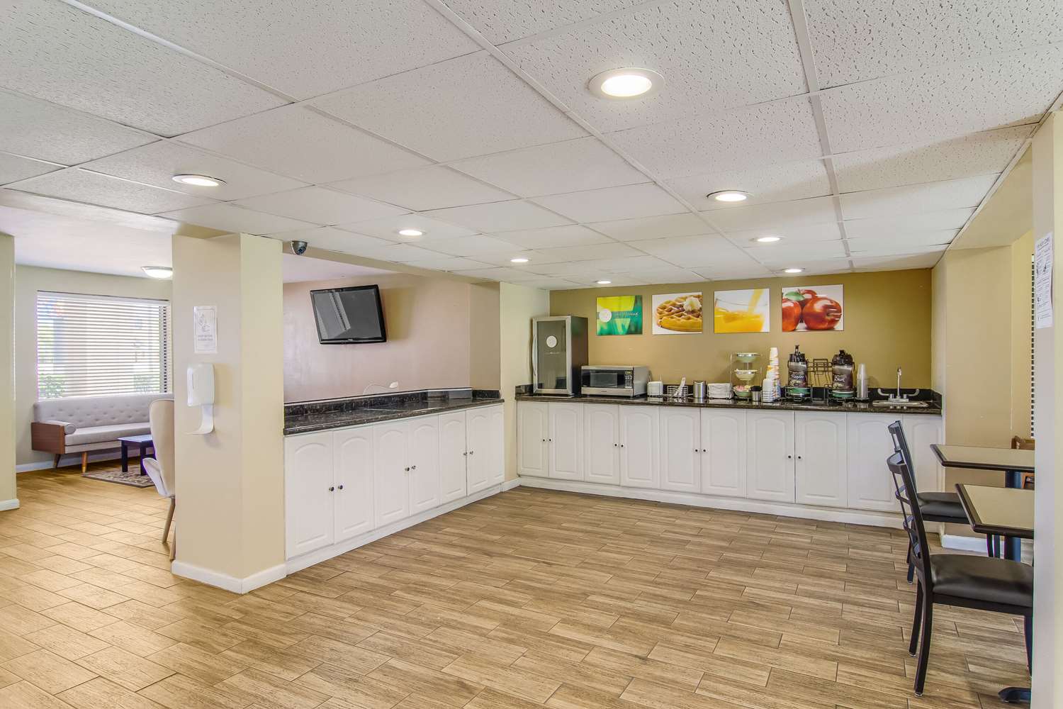 Suburban Studios Hotel Kingsland Near I-95 8/33