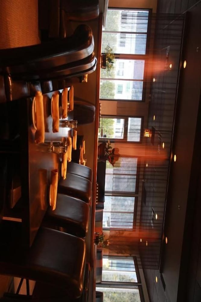 MOUNTAIN RETREAT HOTEL 34/41