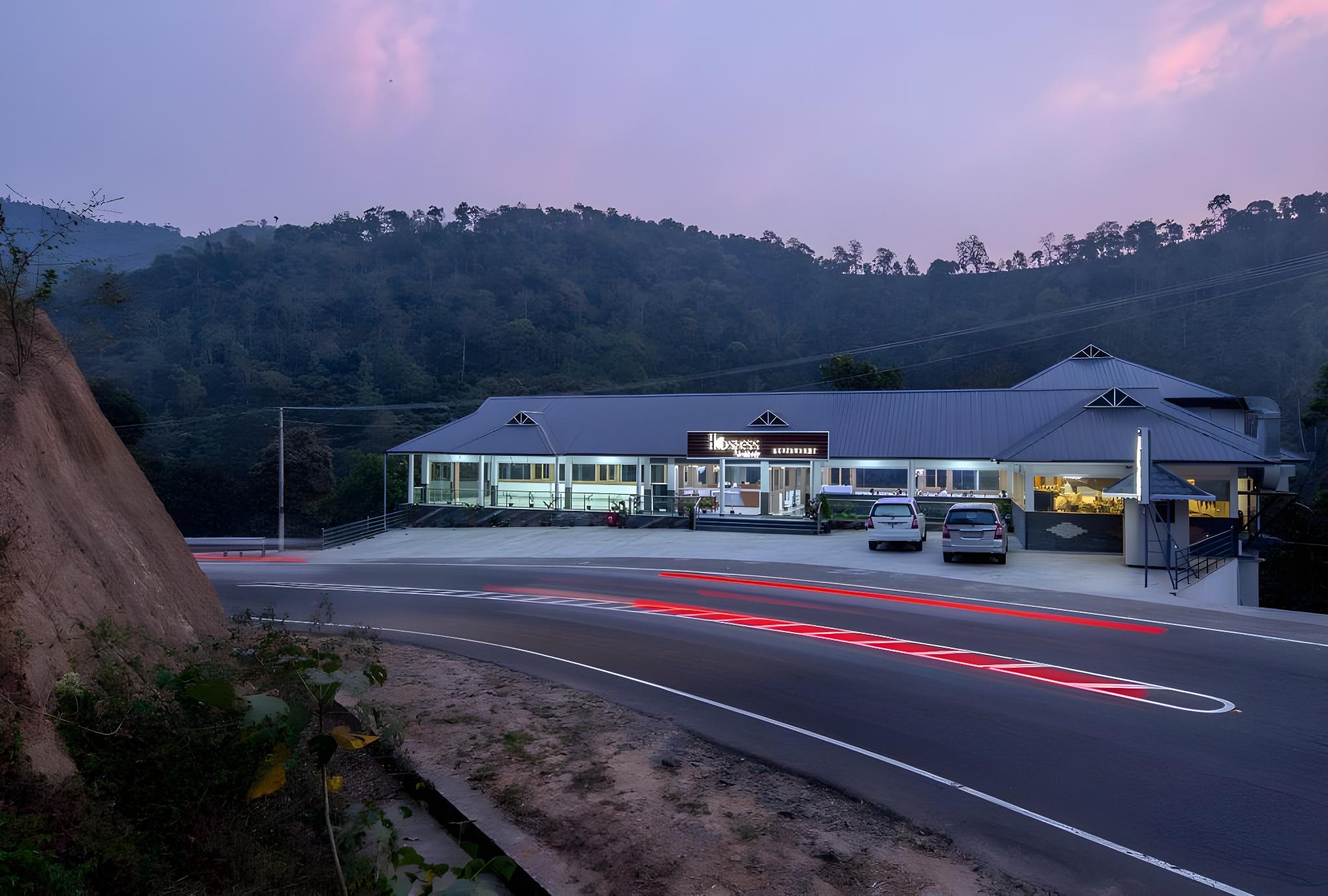 Hostess Thekkady 7/24
