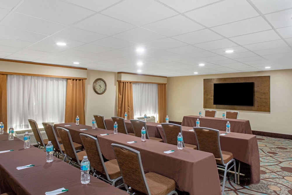 Comfort Inn & Suites Sarasota I75 39/44
