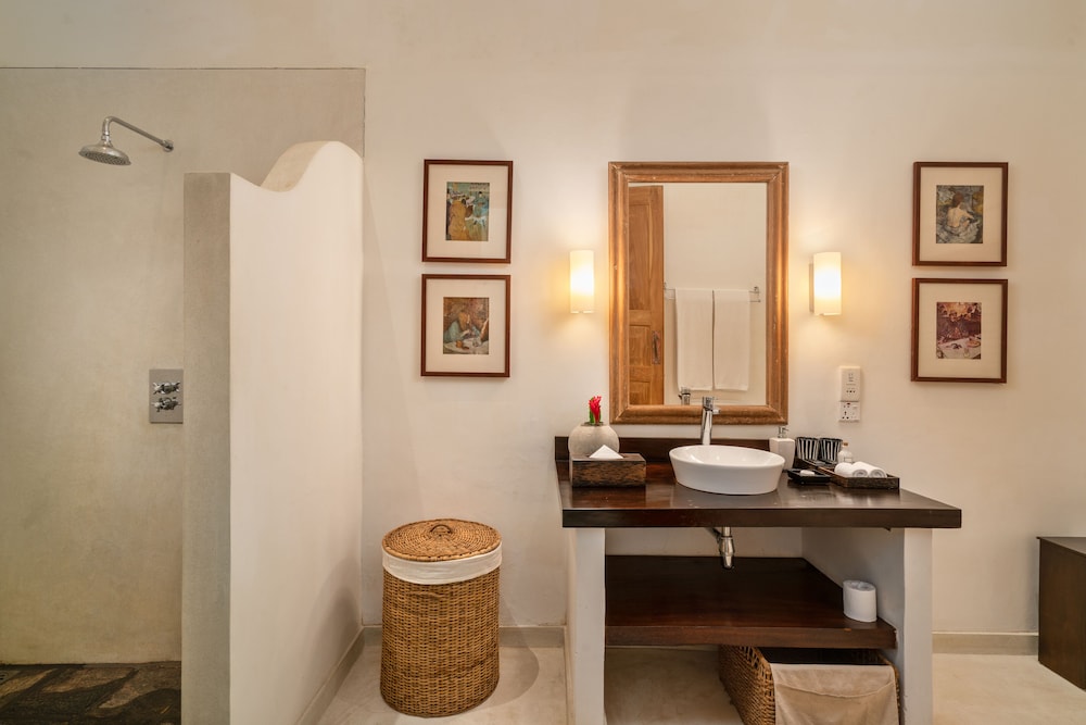 Taru Villas Rampart Street 45/50
