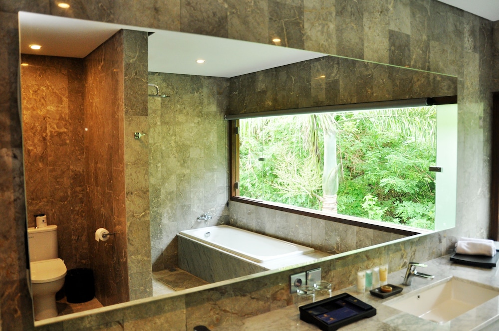 Blue Point Resort and Spa 70/73