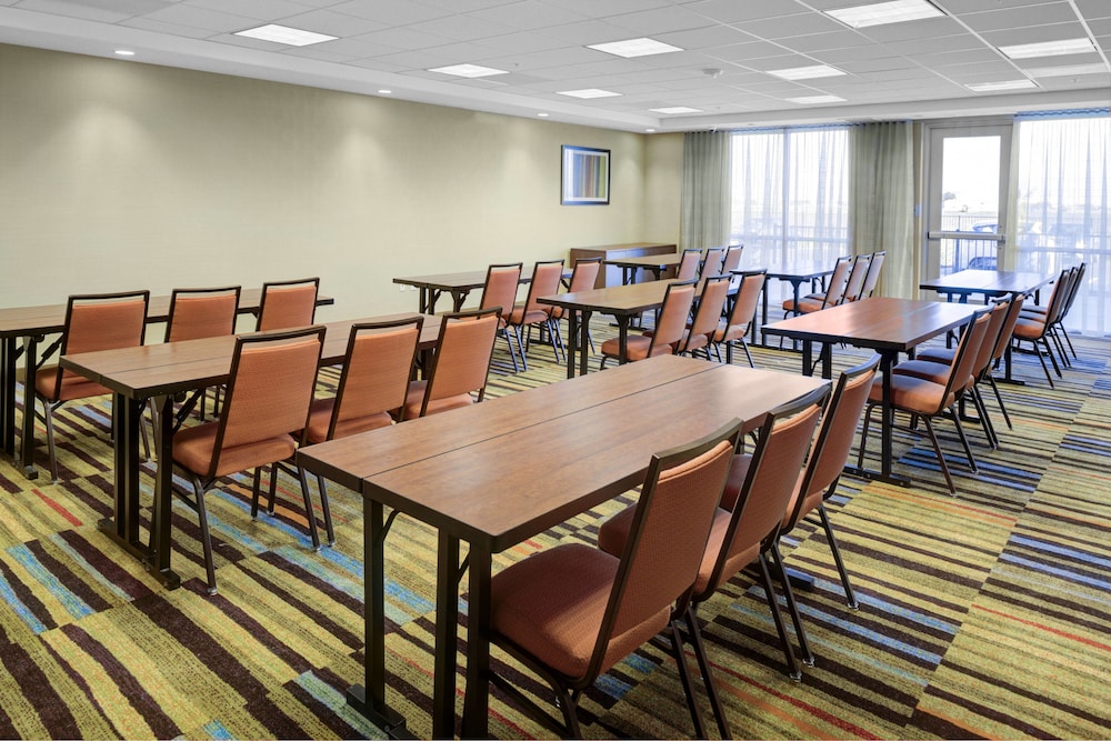 Fairfield Inn And Suites By Marriott Hollister 38/49