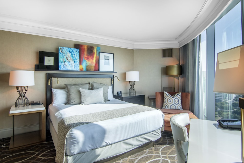 OMNI DALLAS HOTEL 18/92