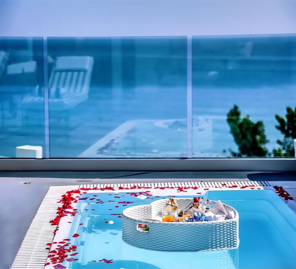 Panorama Suites And Spa 74/85