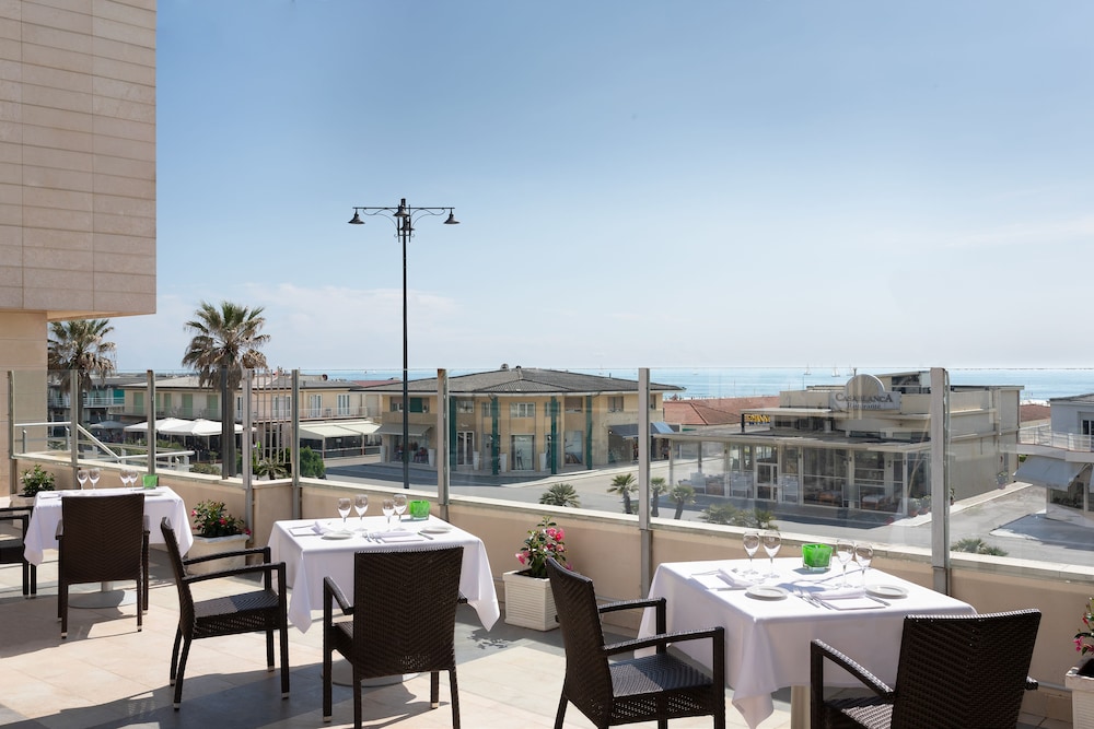 Sina Astor Hotel in VIAREGGIO
