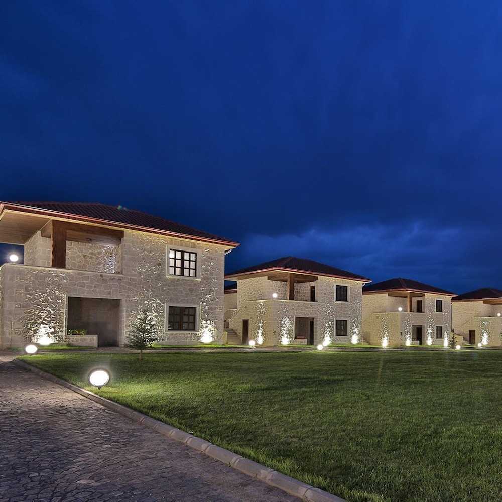 Elevres Stone House Hotel 62/67