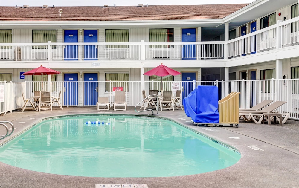 Motel6 Medford, OR - North 9/52