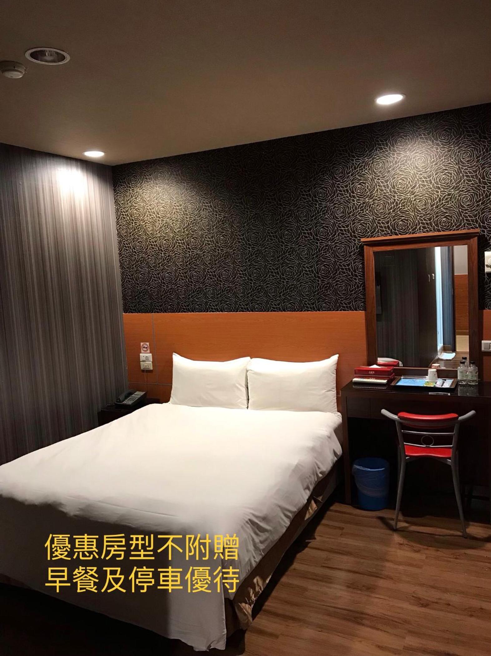 Room, Double Bed, No Window
