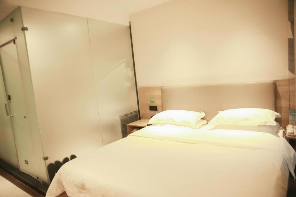 GreenTree Inn Shanxi Luliang Fengshan Road Central Park Express Hotel 20/48