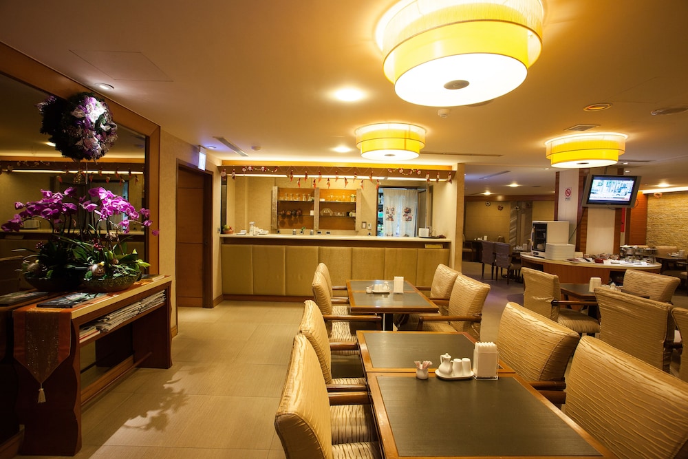 Rich Garden Hotel 52/68