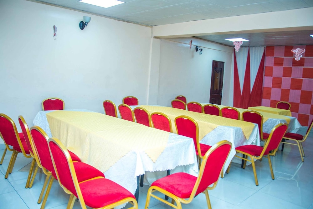 Royal Crest Hotel & Suites 35/50
