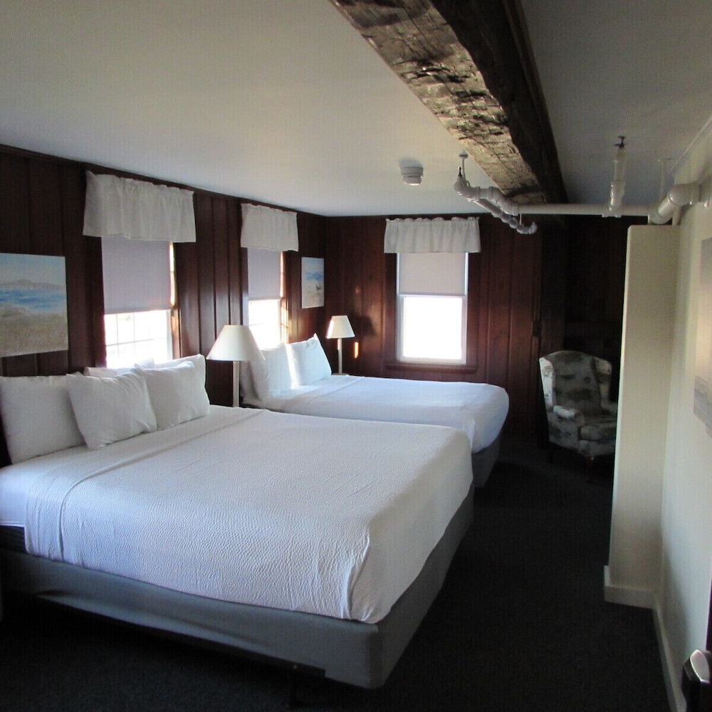 Lighthouse Inn 17/50
