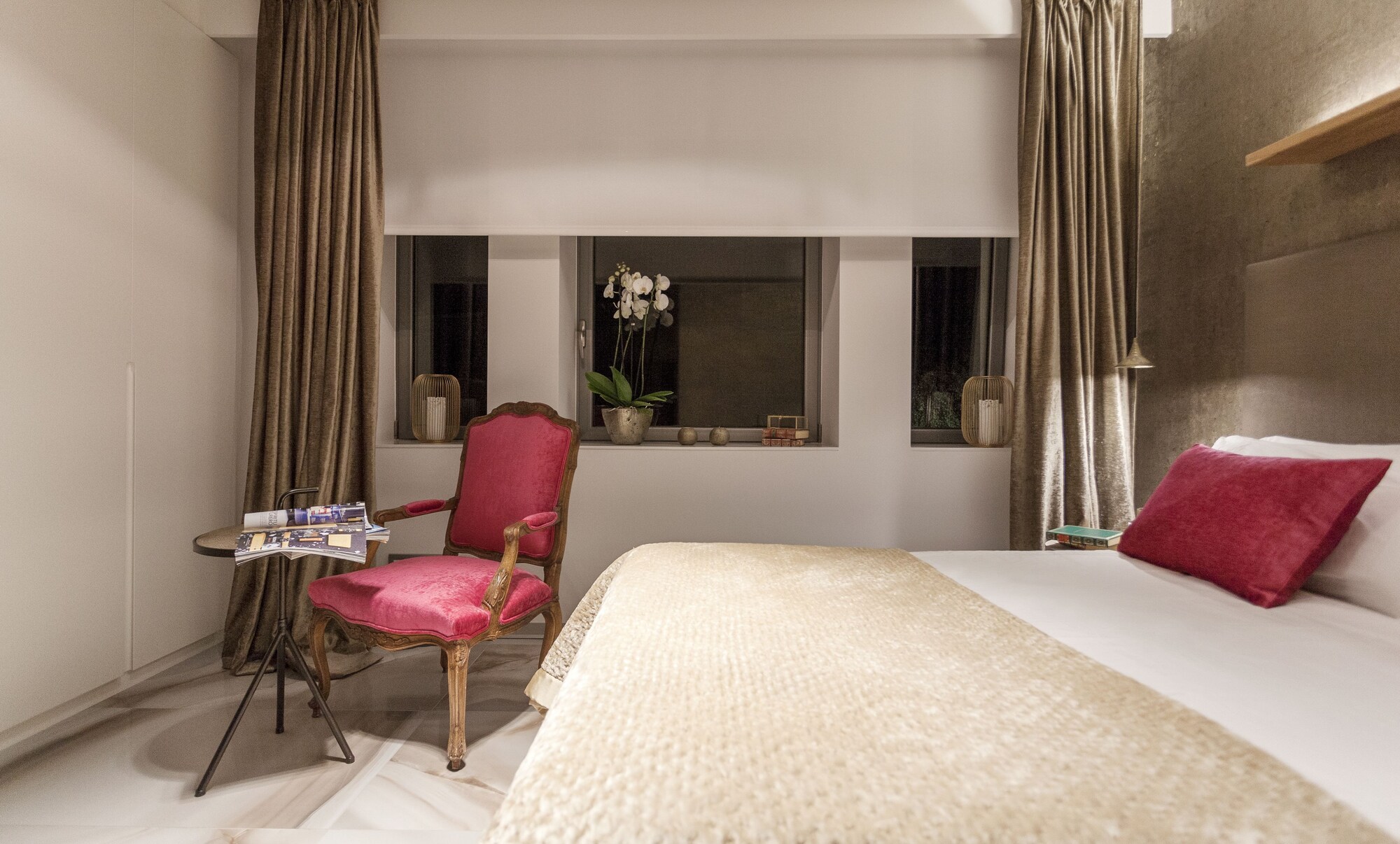 Deluxe, King Bed, Hill View