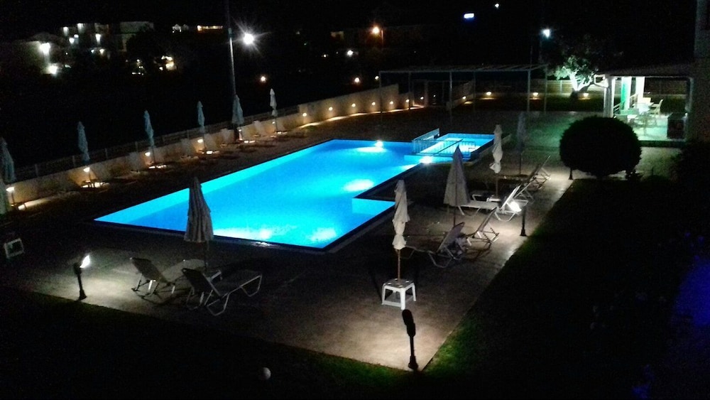 Jenny Hotel 45/50