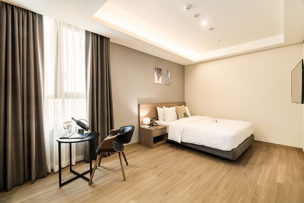 WD HOTEL 13/50