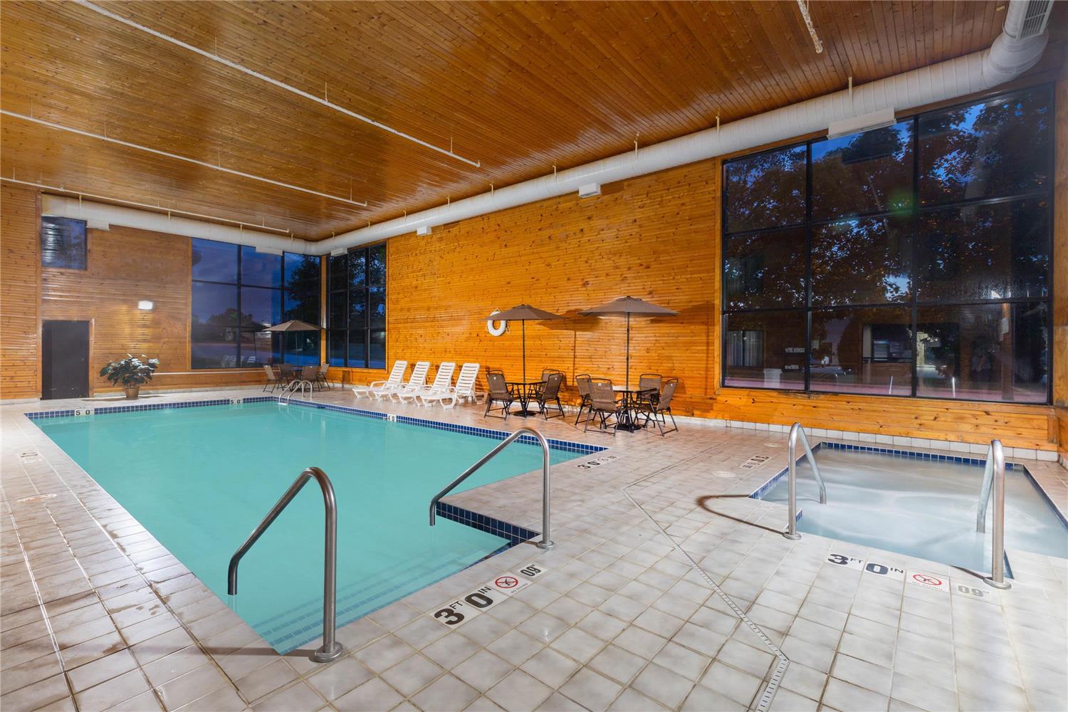 Baymont Inn and Suites by Wyndham Mukwonago 9/14