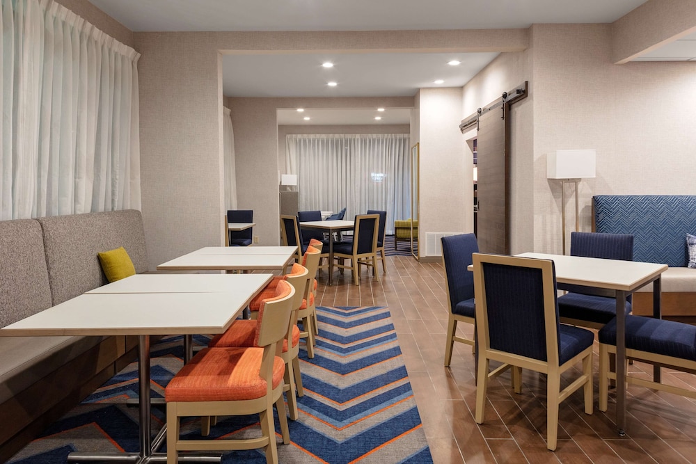 Hampton Inn Castle Rock 55/58