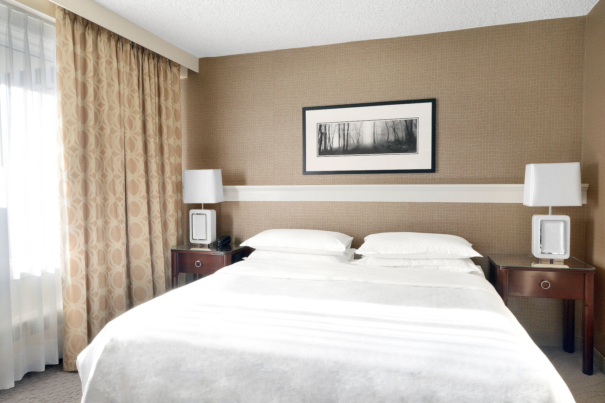 Executive, Suite, King Bed, River View, Sofa