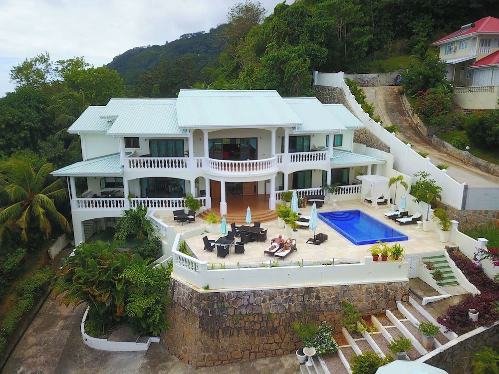Petit Amour Villa 2/50