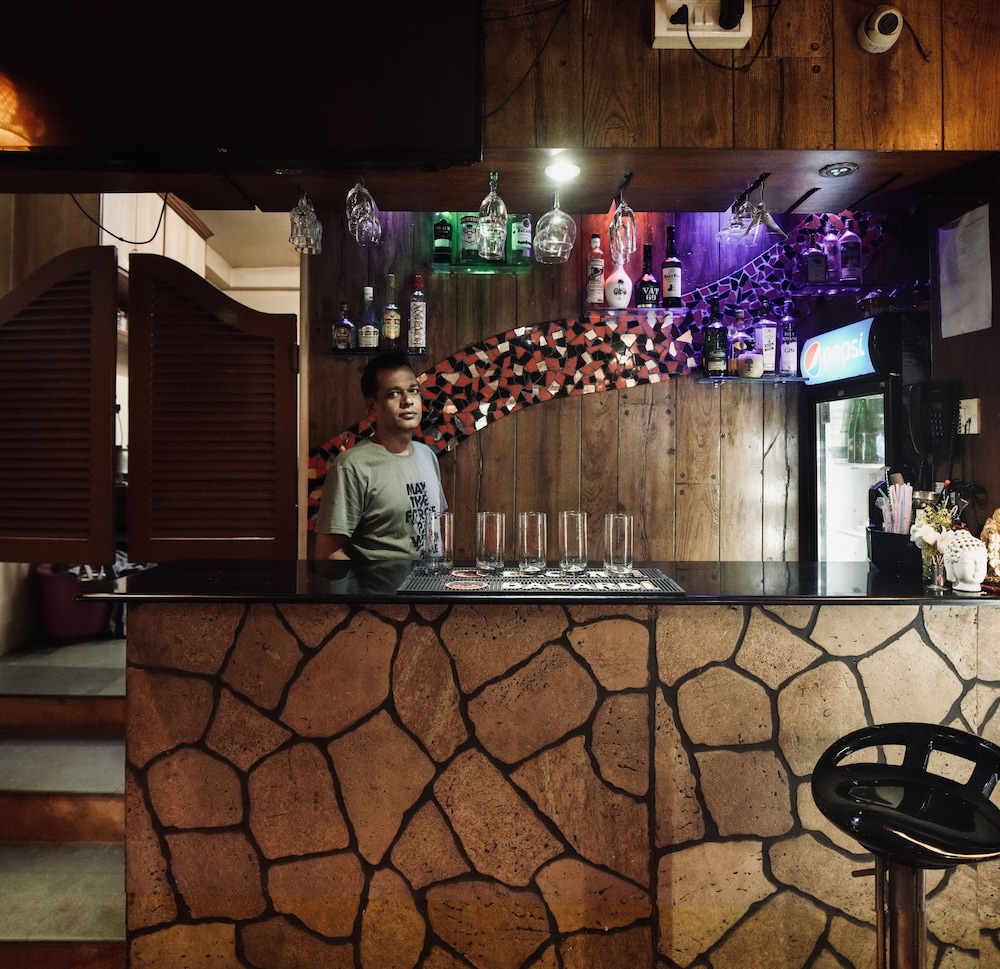 Renzo's Inn 11/50