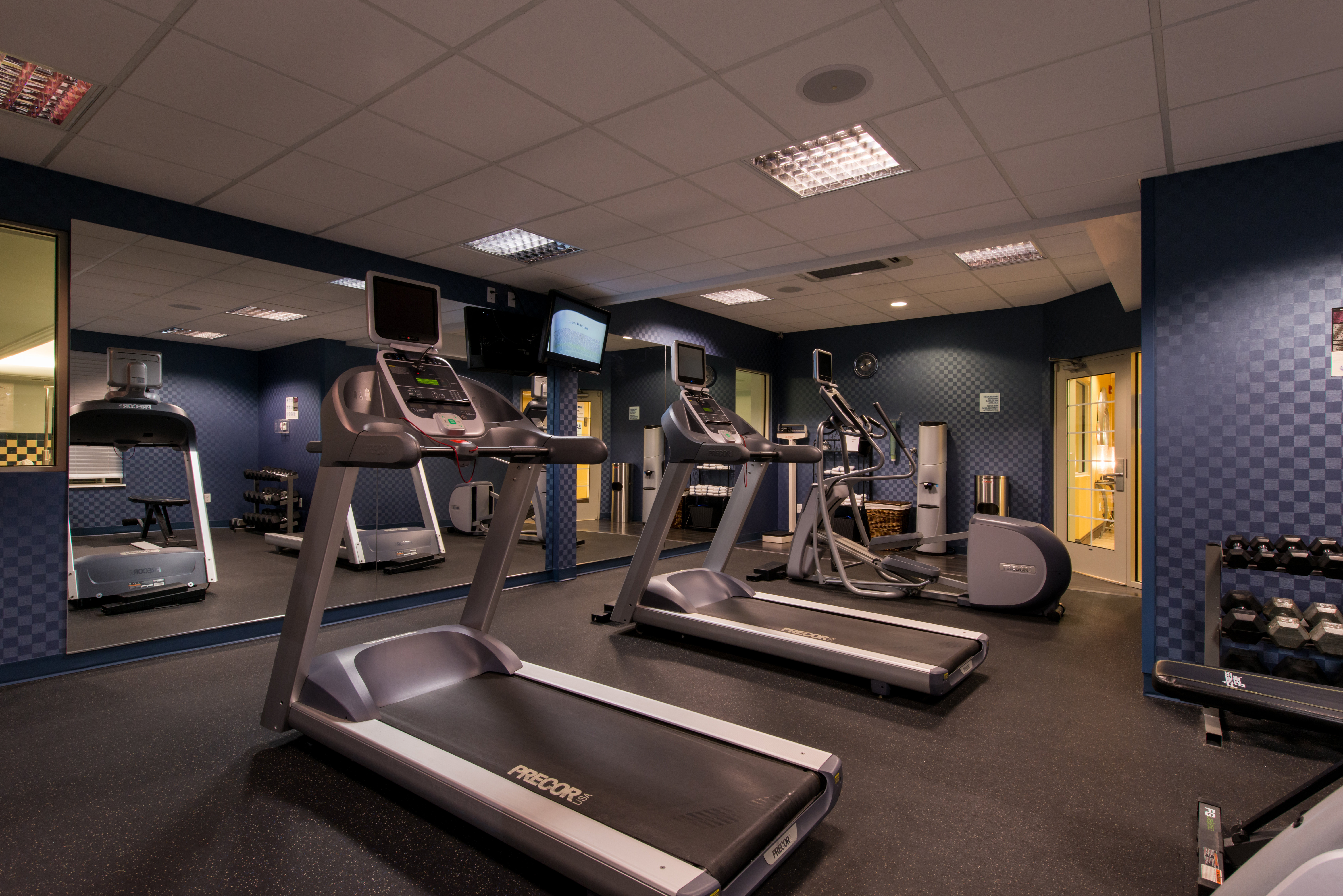 Holiday Inn Express Hotel And Suites Scranton 46/69