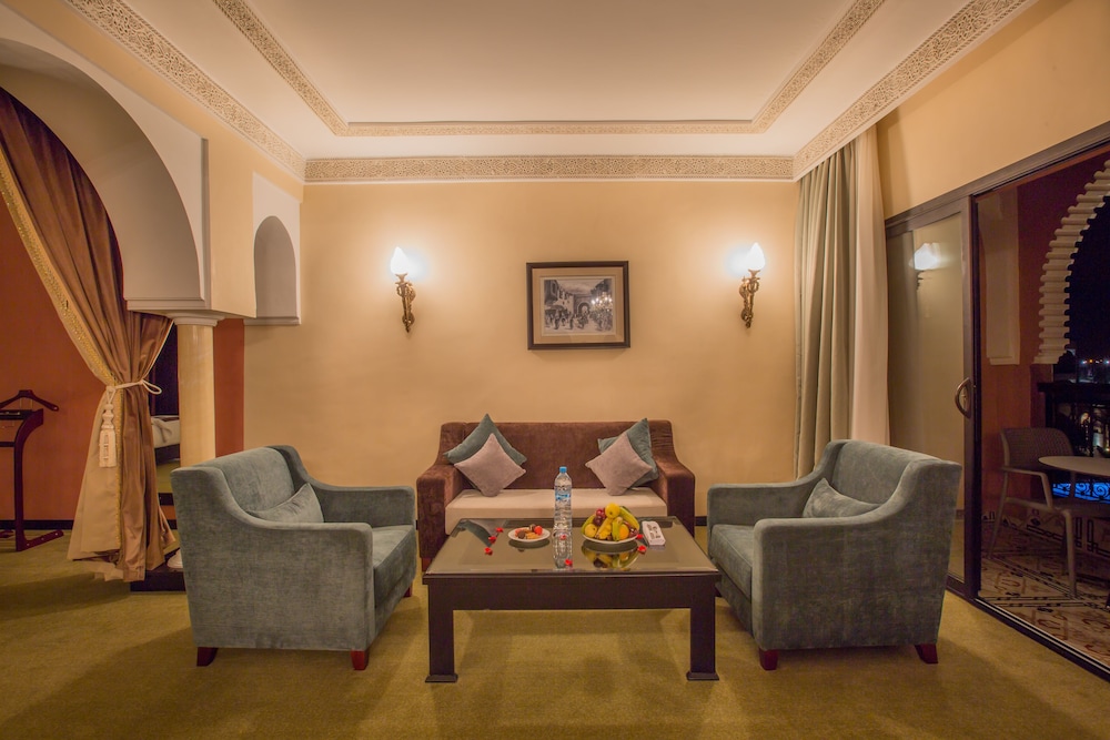 Hotel Riad Ennakhil 54/74