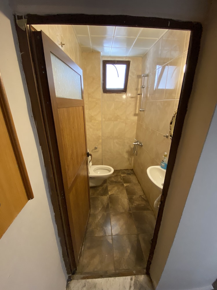 ROOM, DOUBLE BED