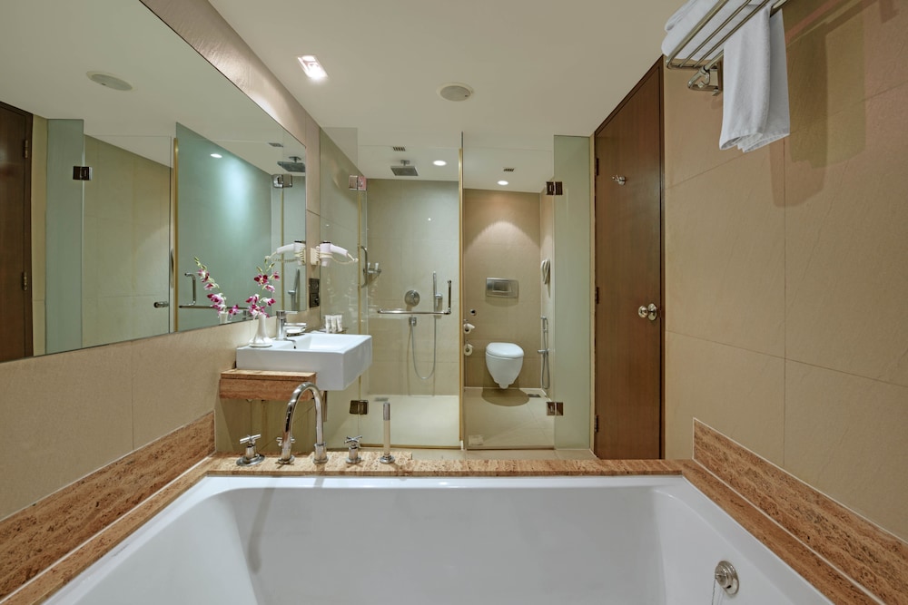 Royal Orchid Resort & Convention Centre Bangalore 19/34