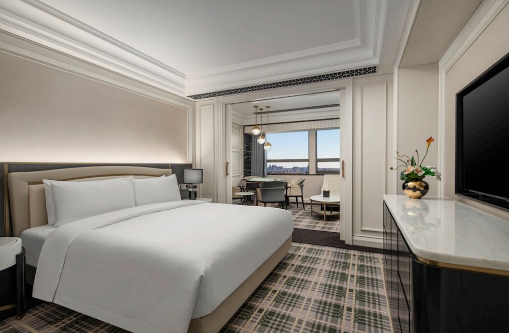 PREMIUM, DELUXE, KING BED, HIGH FLOOR