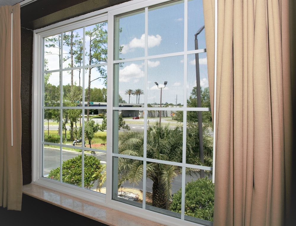 Microtel Inn & Suites by Wyndham Jacksonville Airport 4/40